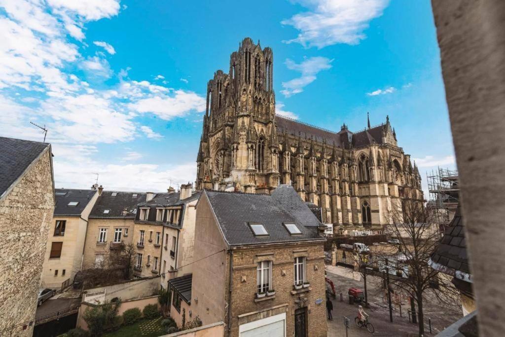 Family Avec Vue Sur La Cathedrale De Reims Apartment Luaran gambar